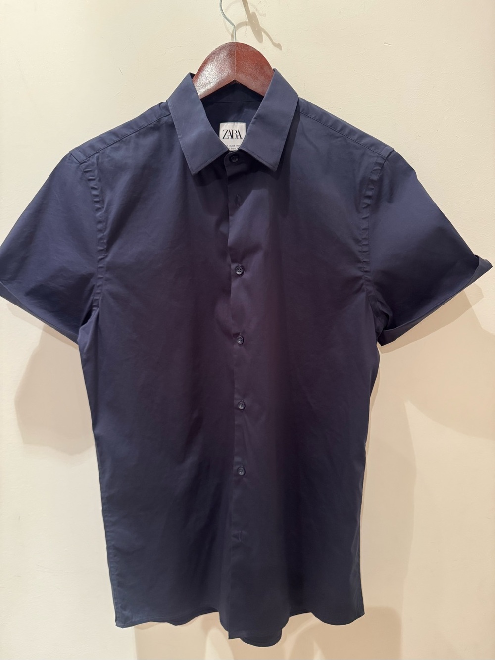 Zara Men’s Short Sleeve Button-Up Shirt - Navy. USA M. Slim fit.